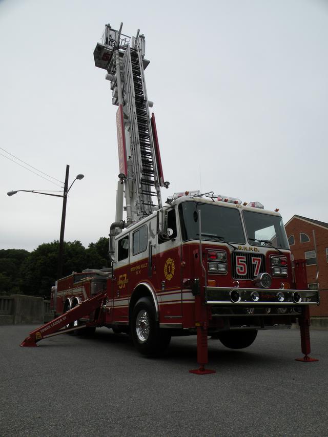 Tower Ladder 57 (2000 Seagrave)